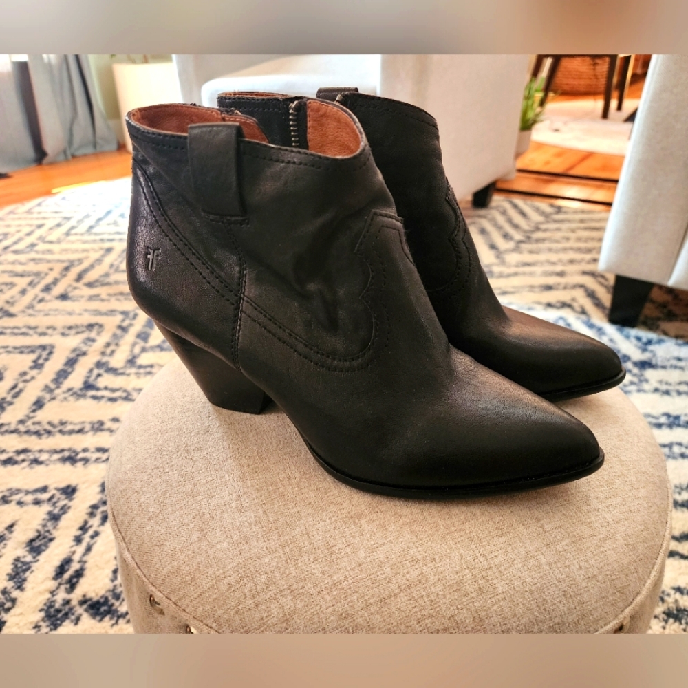 Frye Reina Women's Western Vibe Black Leather Ankle Bootie (Size 8M)